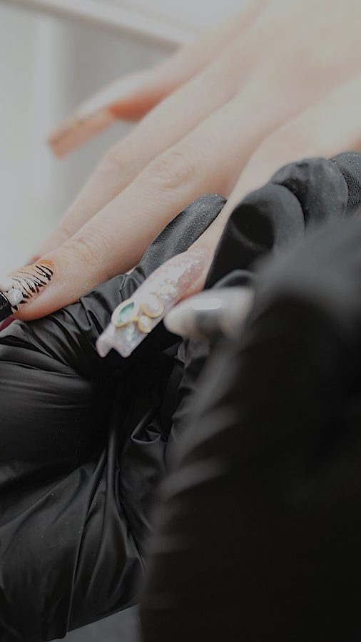 Nageldesign mit Gelnägeln bei Nicole im Lovely Beauty Studio Pfullingen