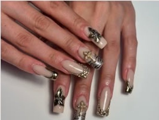 Nageldesign Designstufe 3 – aufwendiges Design mit Schmucksteinen