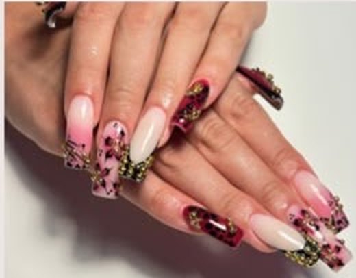 Nageldesign Designstufe 3 – Gelnägel mit Leoparden-Design und Strass